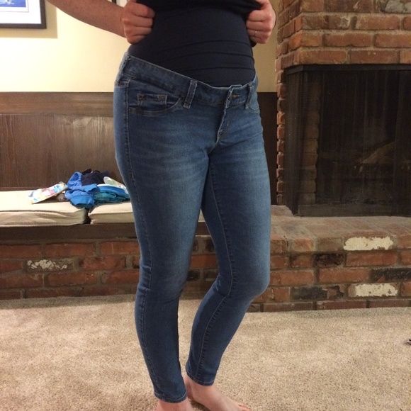 Old Navy MATERNITY Rockstar Skinny Jeans - Picture 1 of 6